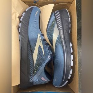 BROOKS ADRENALINE GTS 22 (NWT)